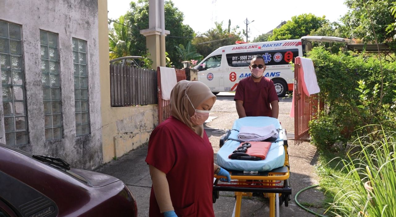 Paramedics from Persatuan Amal Uncle Kentang Malaysia providing community-based medical assistance and support to individuals in need.