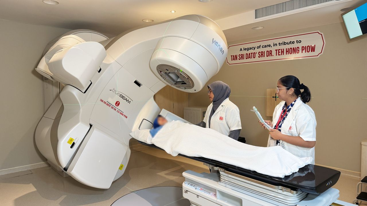 A patient receiving treatment using the LINAC machine at the Cancer Centre at Tung Shin Hospital.